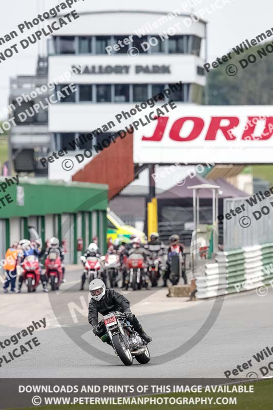 Vintage motorcycle club;eventdigitalimages;mallory park;mallory park trackday photographs;no limits trackdays;peter wileman photography;trackday digital images;trackday photos;vmcc festival 1000 bikes photographs